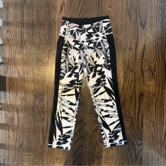 Old Navy Pants - Old Navy Black and White Patterned Capris